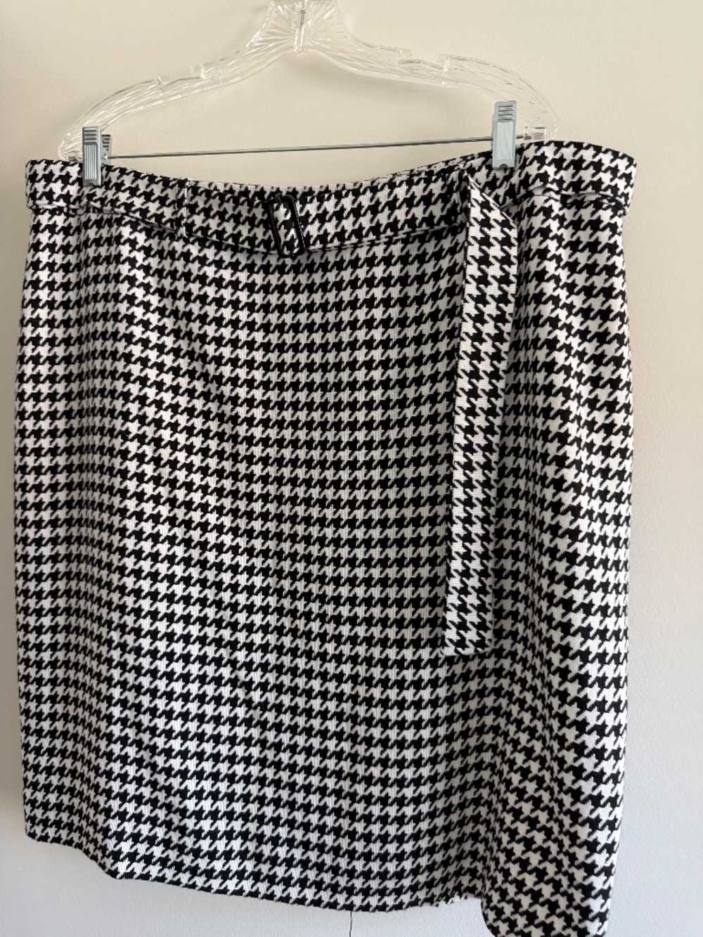 Calvin Klein Houndstooth Pencil Skirt with Belt
